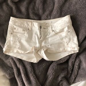 White American Eagle shorts